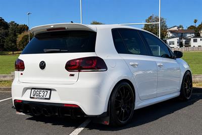 2010 Volkswagen Golf R - Thumbnail