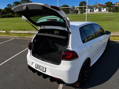 2010 Volkswagen Golf R - Thumbnail