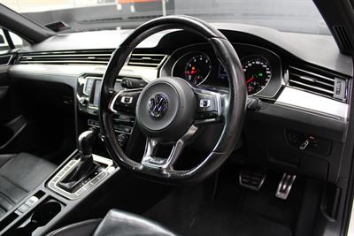 2017 Volkswagen Passat - Thumbnail