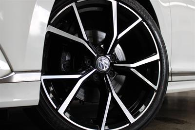 2017 Volkswagen Passat - Thumbnail