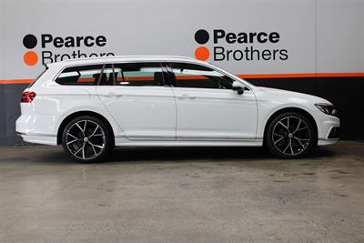 2017 Volkswagen Passat - Thumbnail