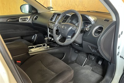 2016 Nissan Pathfinder - Thumbnail