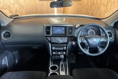 2016 Nissan Pathfinder - Thumbnail