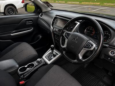 2022 Mitsubishi Triton - Thumbnail