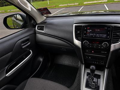 2022 Mitsubishi Triton - Thumbnail