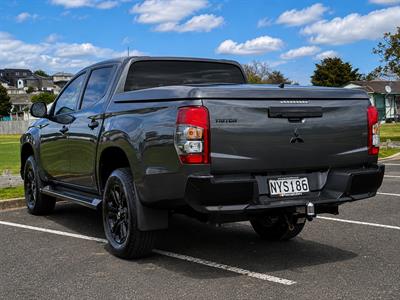 2022 Mitsubishi Triton - Thumbnail