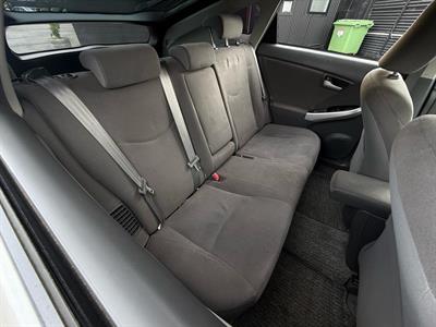 2011 Toyota PRIUS - Thumbnail