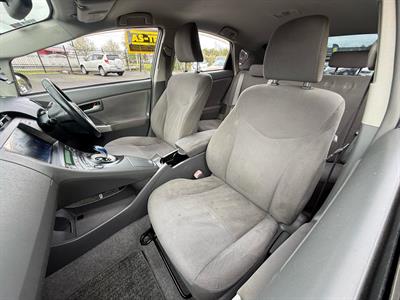 2011 Toyota PRIUS - Thumbnail