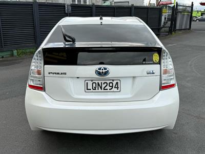2011 Toyota PRIUS - Thumbnail