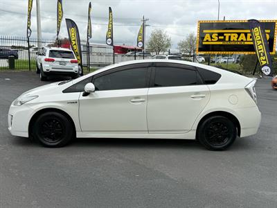 2011 Toyota PRIUS - Thumbnail