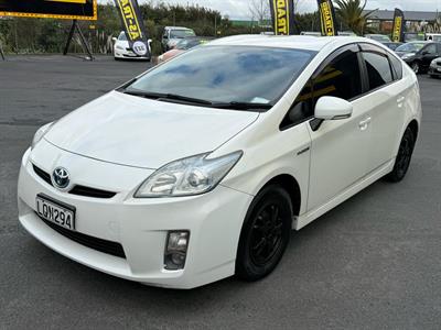 2011 Toyota PRIUS - Thumbnail