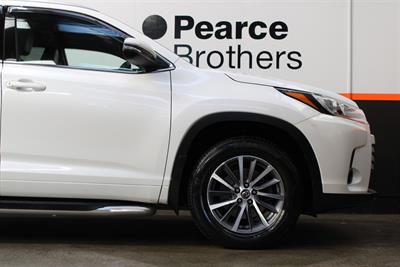 2017 Toyota HIGHLANDER - Thumbnail