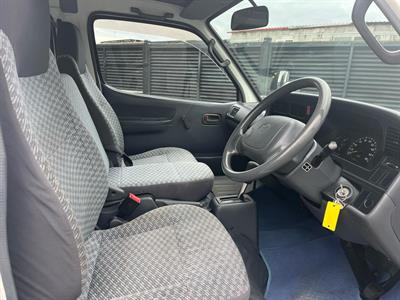 2000 Toyota Hiace - Thumbnail