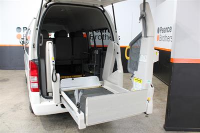 2010 Toyota Hiace - Thumbnail
