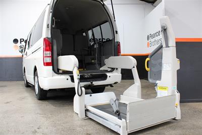 2010 Toyota Hiace - Thumbnail