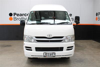 2010 Toyota Hiace - Thumbnail
