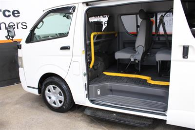 2010 Toyota Hiace - Thumbnail