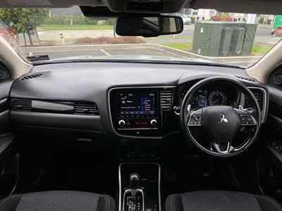 2021 Mitsubishi Outlander - Thumbnail