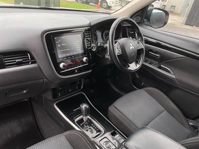 2021 Mitsubishi Outlander - Thumbnail