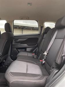 2021 Mitsubishi Outlander - Thumbnail