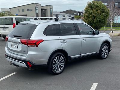 2021 Mitsubishi Outlander - Thumbnail