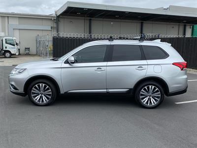 2021 Mitsubishi Outlander - Thumbnail