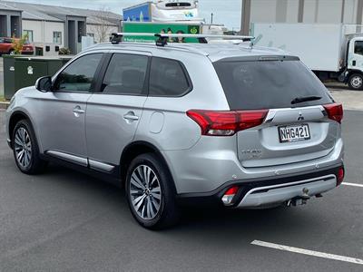 2021 Mitsubishi Outlander - Thumbnail