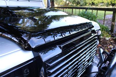 2010 Land Rover Defender - Thumbnail