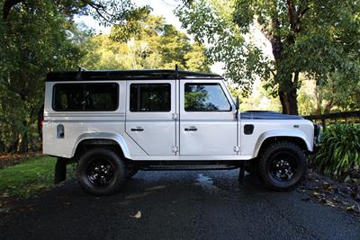 2010 Land Rover Defender - Thumbnail