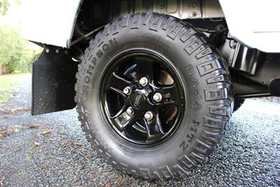 2010 Land Rover Defender - Thumbnail