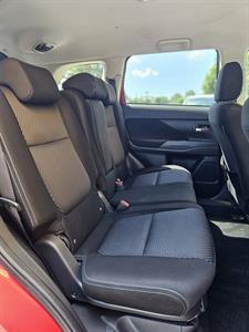 2017 Mitsubishi Outlander - Thumbnail