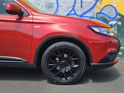 2017 Mitsubishi Outlander - Thumbnail