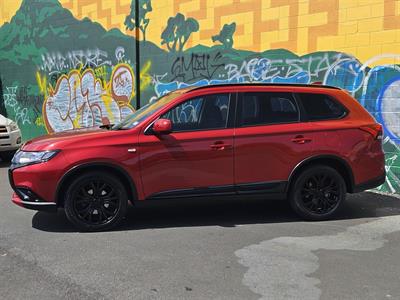 2017 Mitsubishi Outlander - Thumbnail