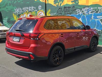 2017 Mitsubishi Outlander - Thumbnail