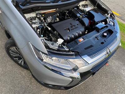 2020 Mitsubishi Outlander - Thumbnail