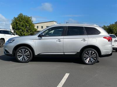 2020 Mitsubishi Outlander - Thumbnail