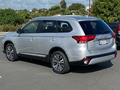 2020 Mitsubishi Outlander - Thumbnail