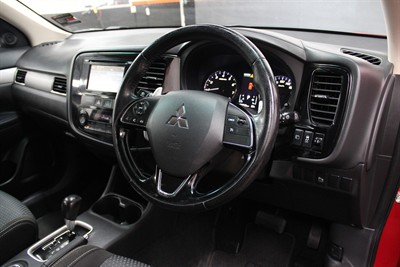 2016 Mitsubishi Outlander - Thumbnail