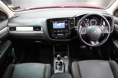 2016 Mitsubishi Outlander - Thumbnail