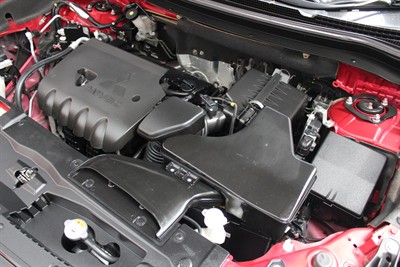 2016 Mitsubishi Outlander - Thumbnail