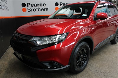 2016 Mitsubishi Outlander - Thumbnail