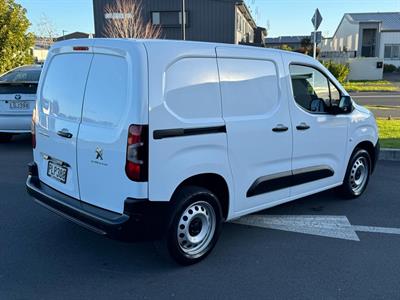 2022 Peugeot Partner - Thumbnail