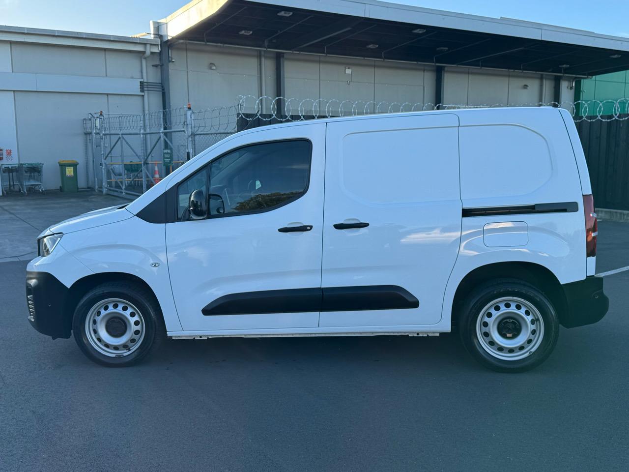 2022 Peugeot Partner