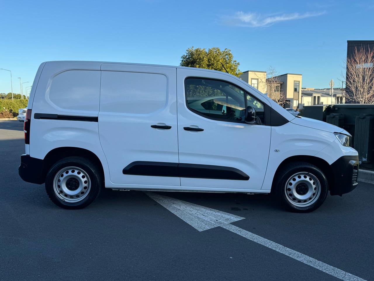 2022 Peugeot Partner