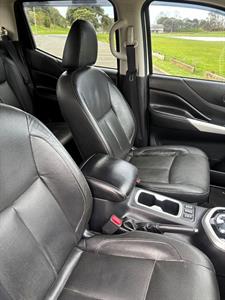 2019 Nissan Navara - Thumbnail