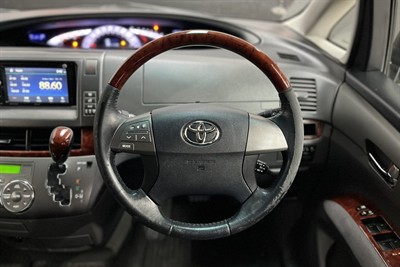 2011 Toyota Estima - Thumbnail