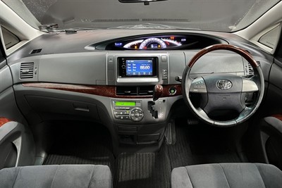 2011 Toyota Estima - Thumbnail