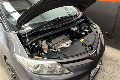 2011 Toyota Estima - Thumbnail