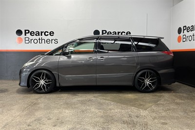 2011 Toyota Estima - Thumbnail