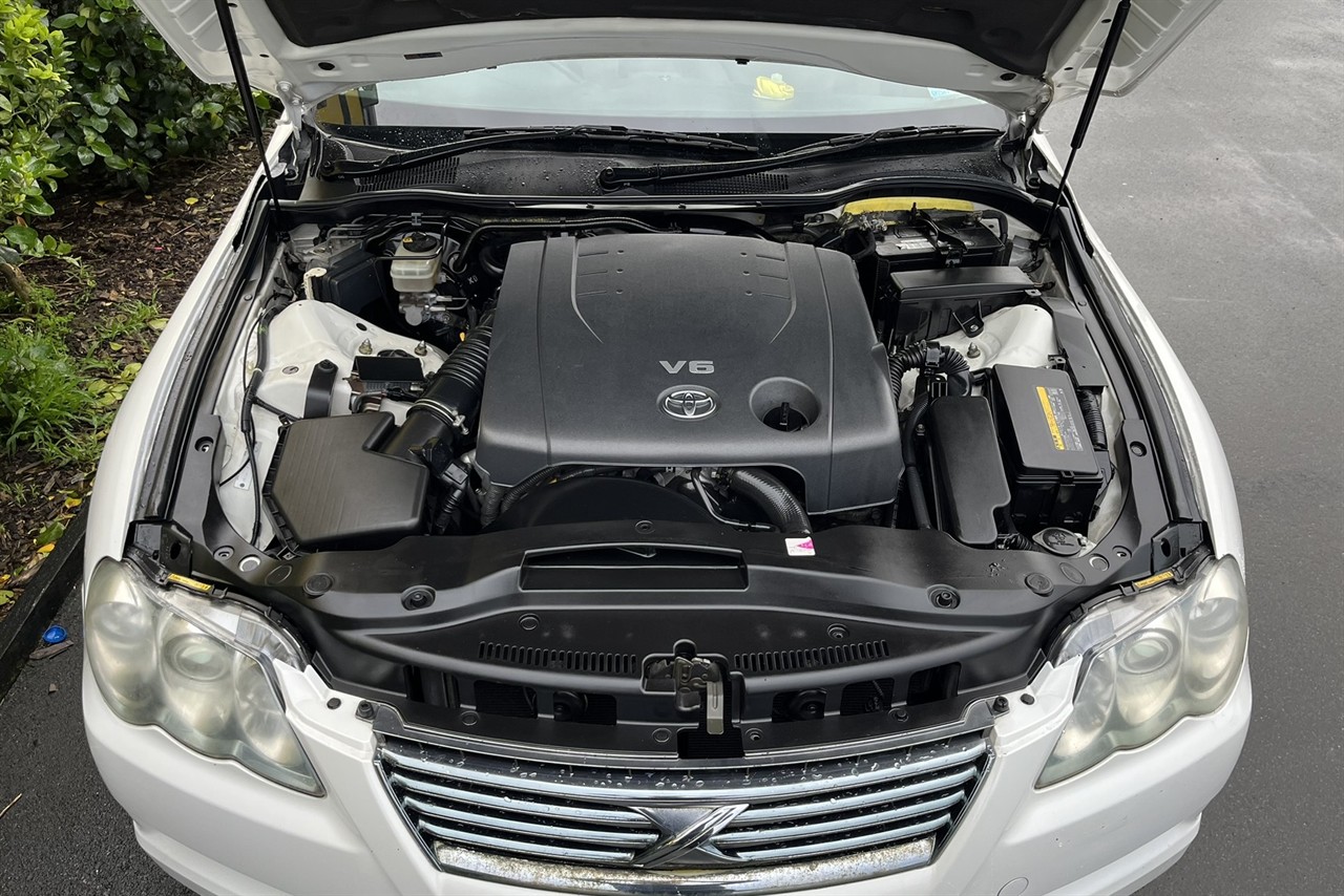 2004 Toyota Markx